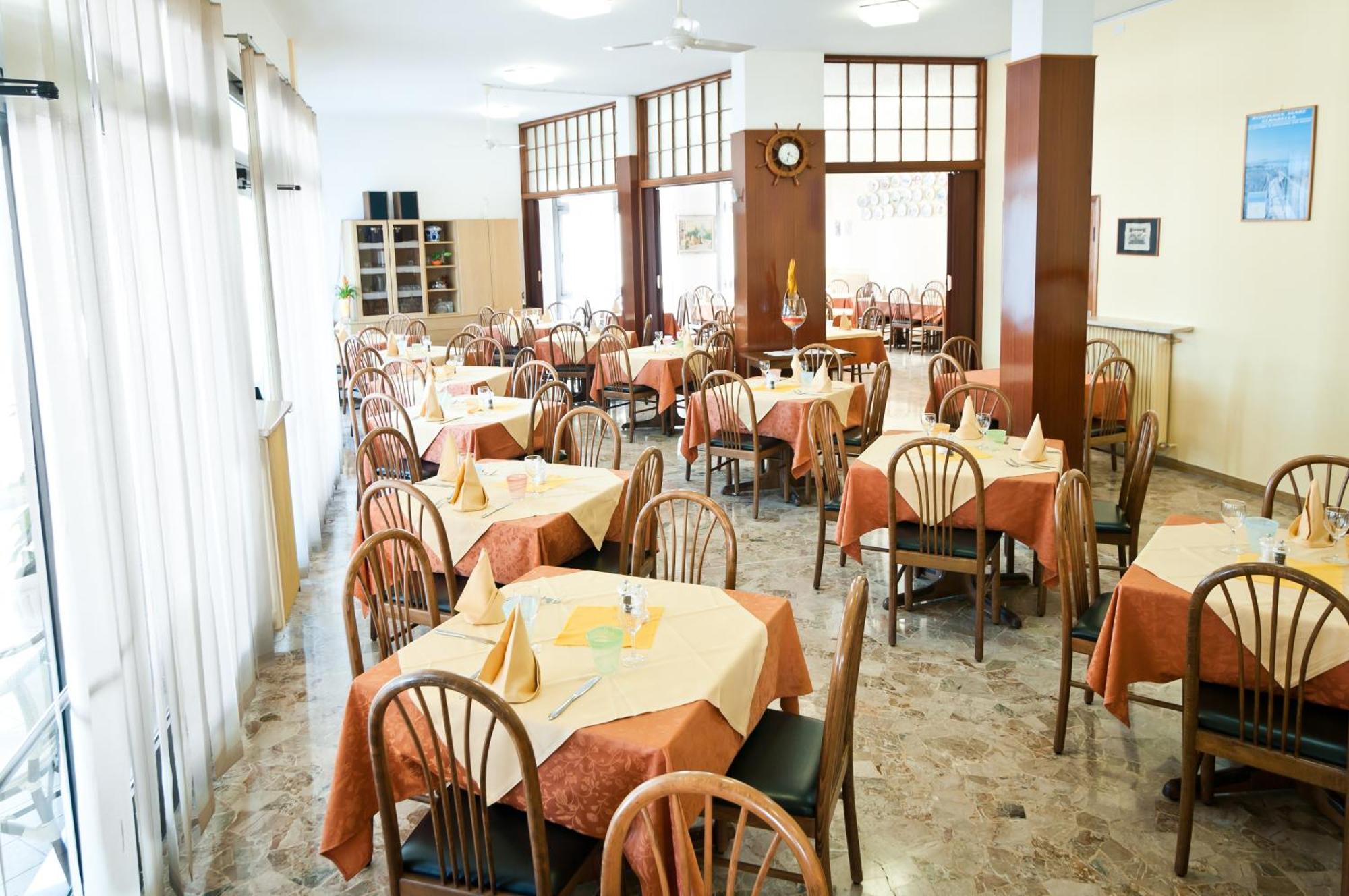 Hotel Milan Rosolina Mare Zewnętrze zdjęcie